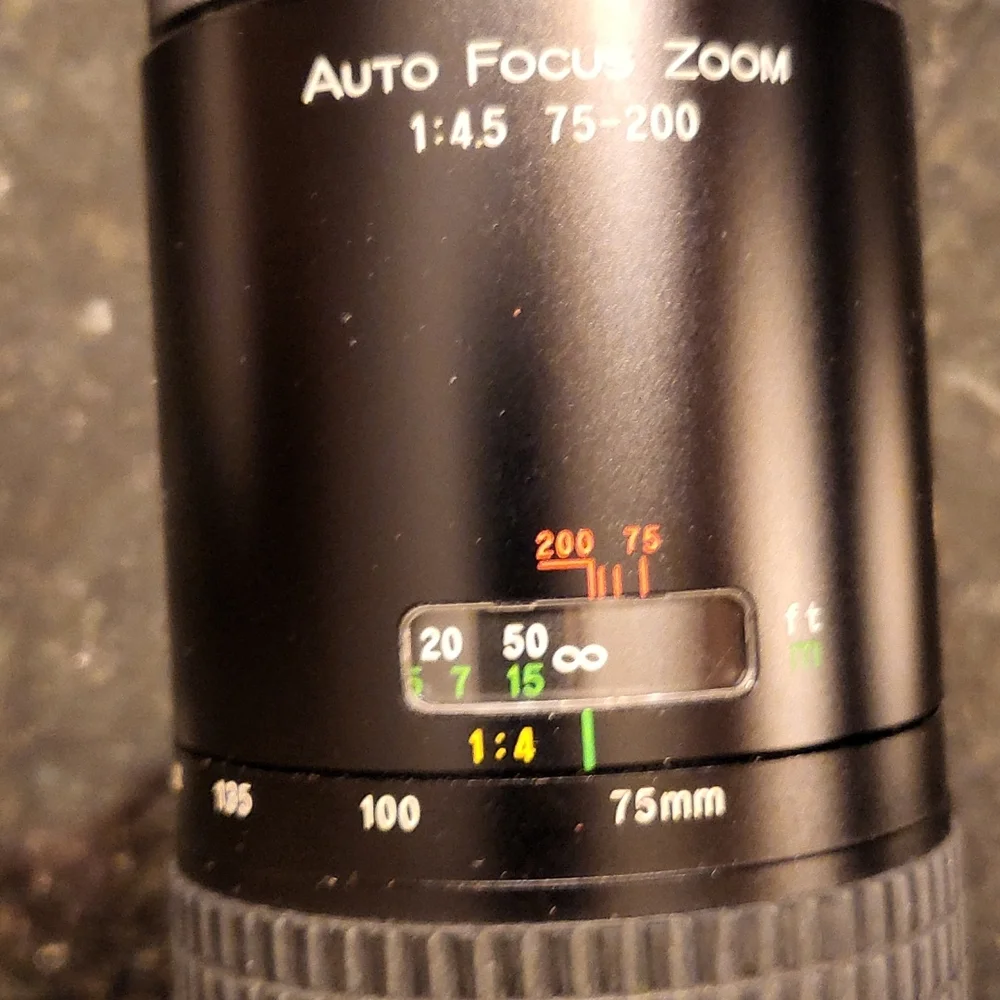 Minolta Maxxun auto focus f4.5 Zoom Lens 75-200mm Telephoto lens